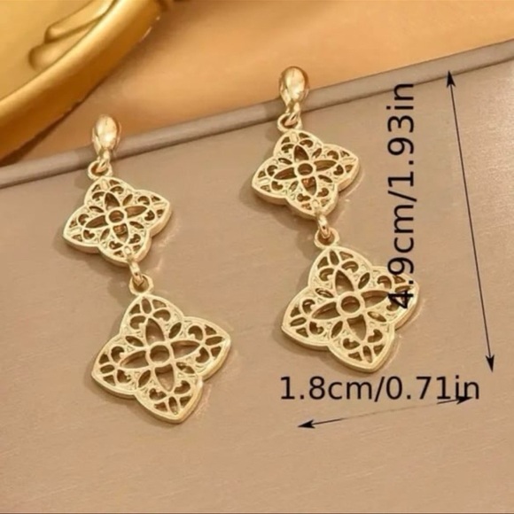 Gold Boho Style Floral Cut Out Filigree Dangle Drop Earrings New - Picture 4 of 4